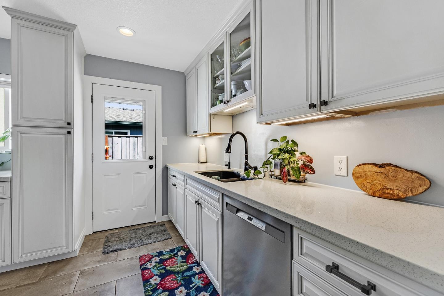 Detail Gallery Image 13 of 36 For 1324 Linda Mar Blvd, Pacifica,  CA 94044 - 4 Beds | 2 Baths