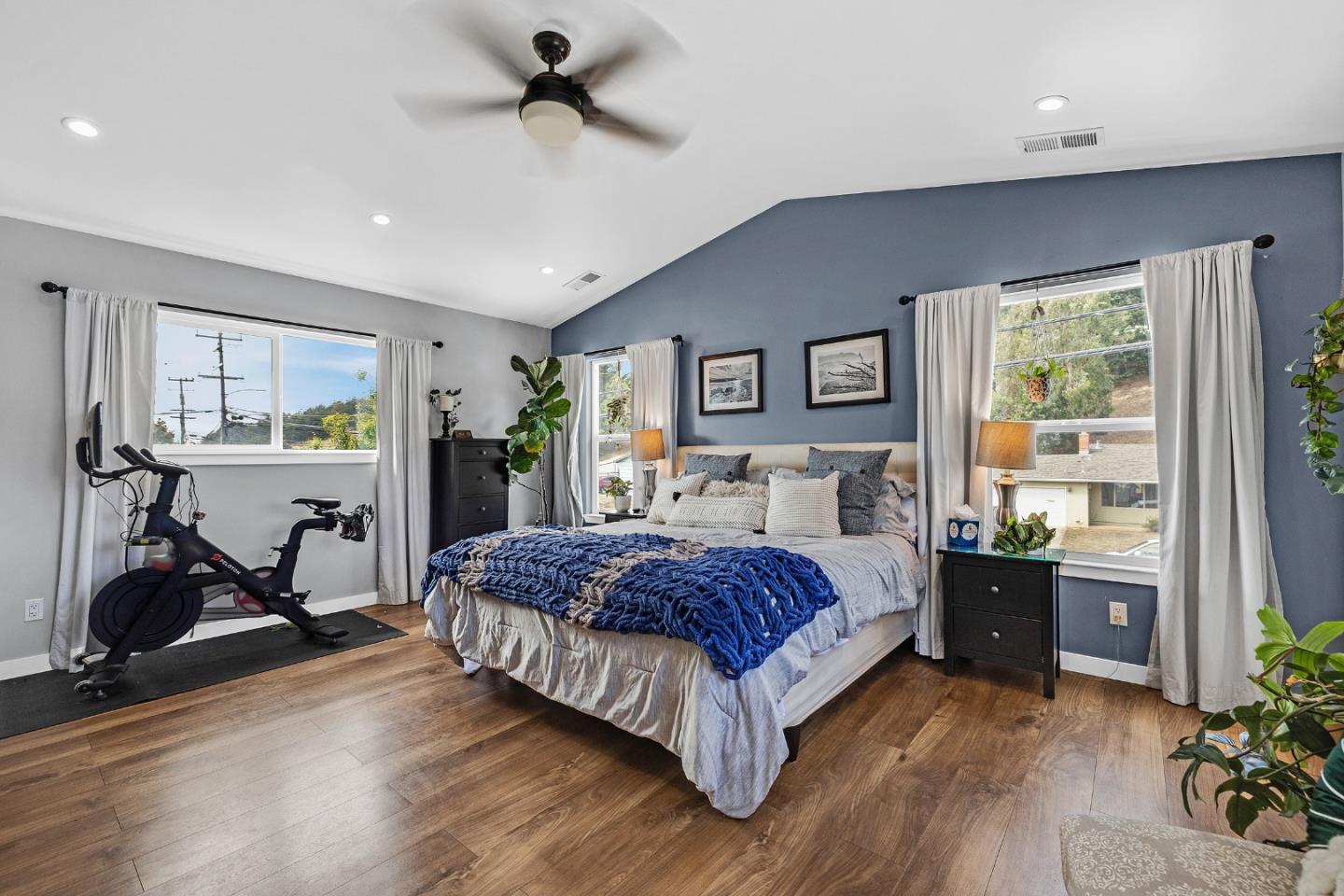 Detail Gallery Image 15 of 36 For 1324 Linda Mar Blvd, Pacifica,  CA 94044 - 4 Beds | 2 Baths