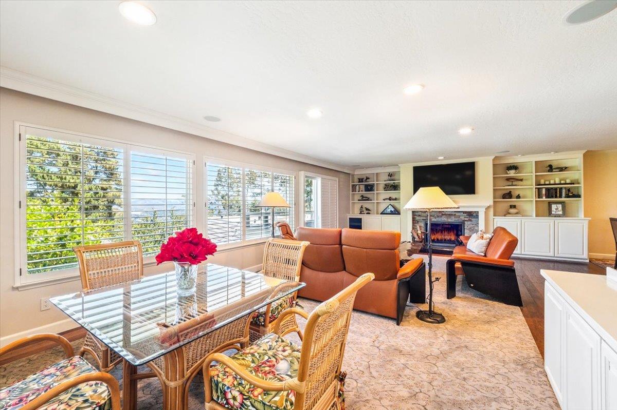 Detail Gallery Image 1 of 28 For 11 Skyline Crst, Monterey,  CA 93940 - 3 Beds | 2 Baths
