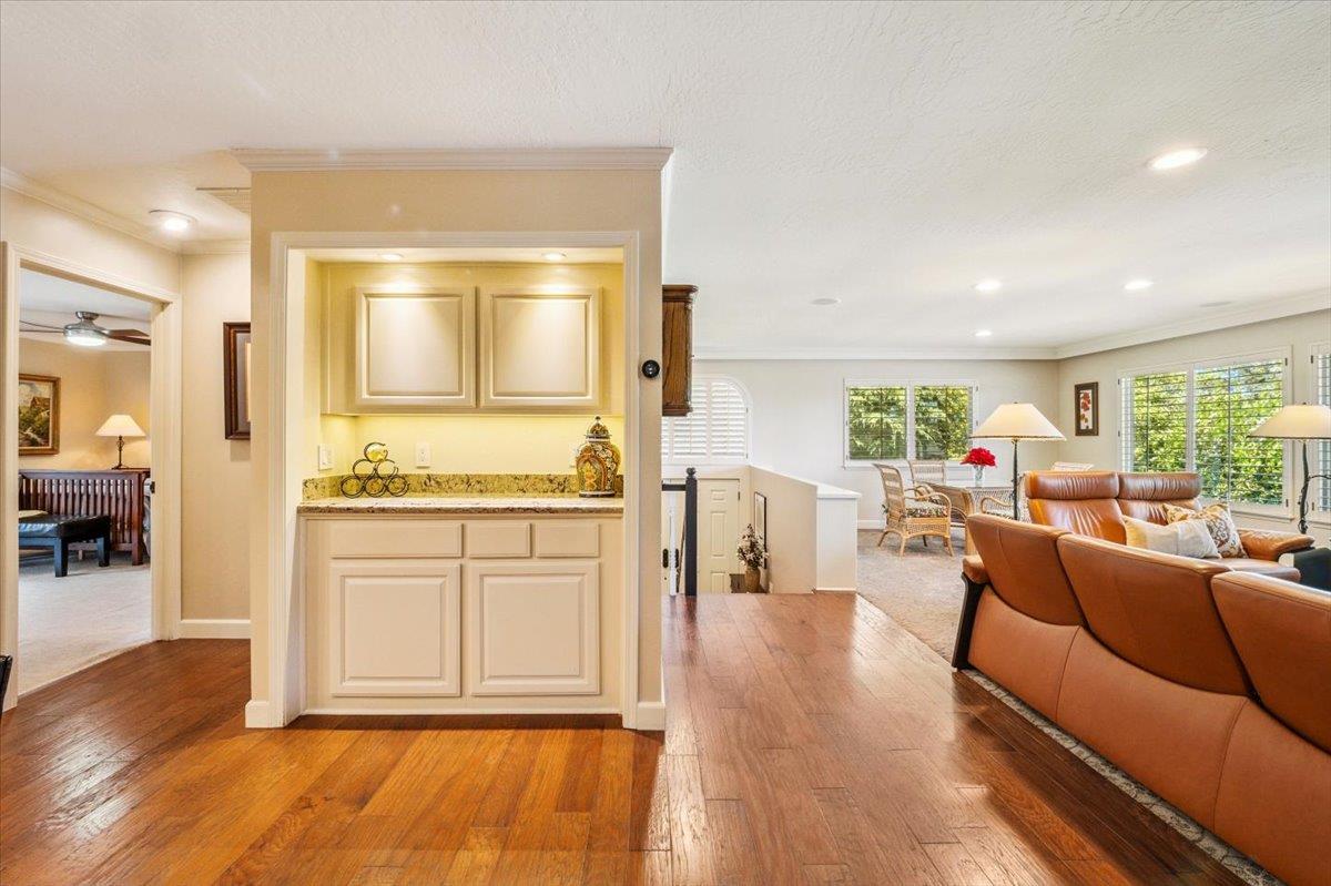 Detail Gallery Image 11 of 28 For 11 Skyline Crst, Monterey,  CA 93940 - 3 Beds | 2 Baths