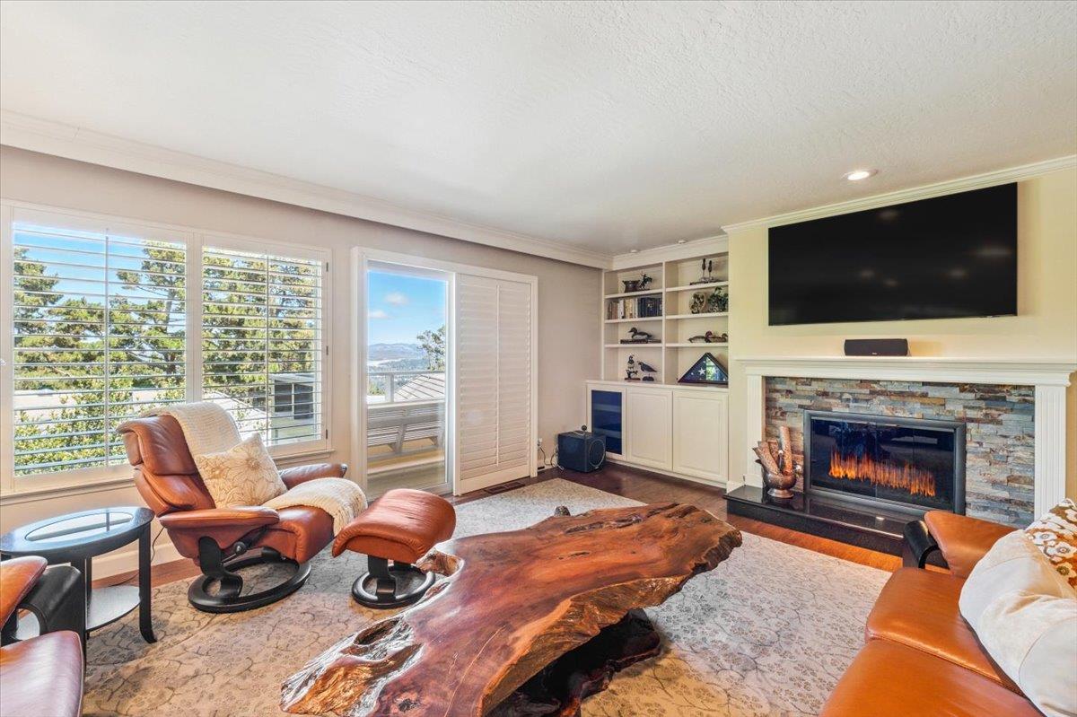 Detail Gallery Image 5 of 28 For 11 Skyline Crst, Monterey,  CA 93940 - 3 Beds | 2 Baths