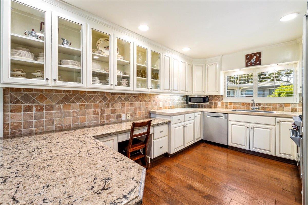 Detail Gallery Image 8 of 28 For 11 Skyline Crst, Monterey,  CA 93940 - 3 Beds | 2 Baths