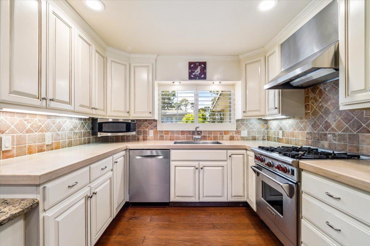 Detail Gallery Image 9 of 28 For 11 Skyline Crst, Monterey,  CA 93940 - 3 Beds | 2 Baths