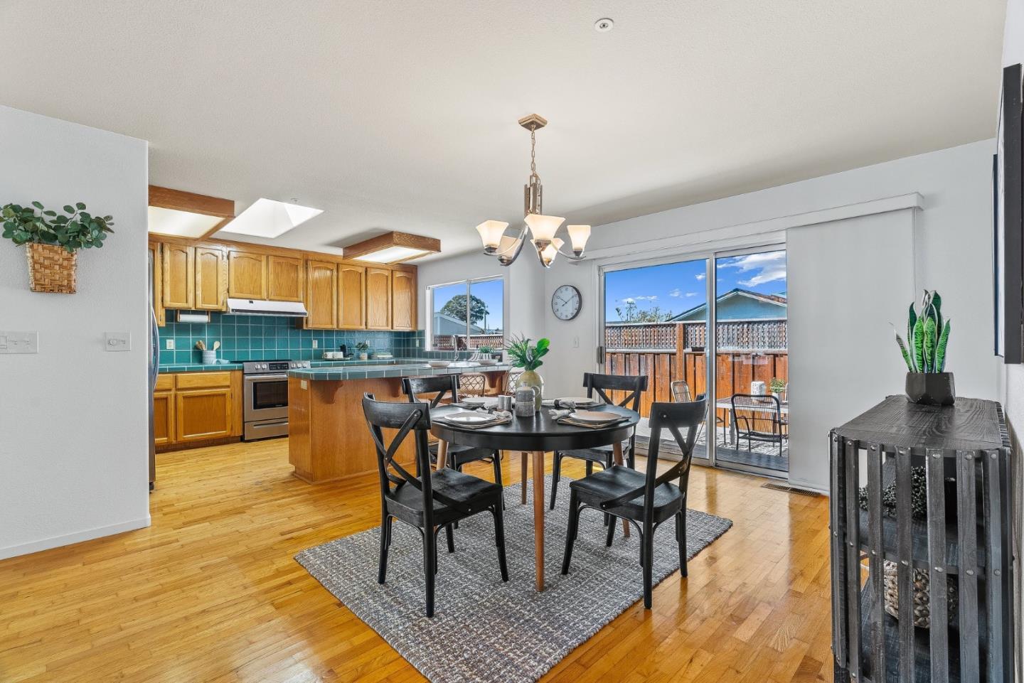 Detail Gallery Image 16 of 41 For 3715 Tranquility Ct, Santa Cruz,  CA 95062 - 3 Beds | 2/1 Baths