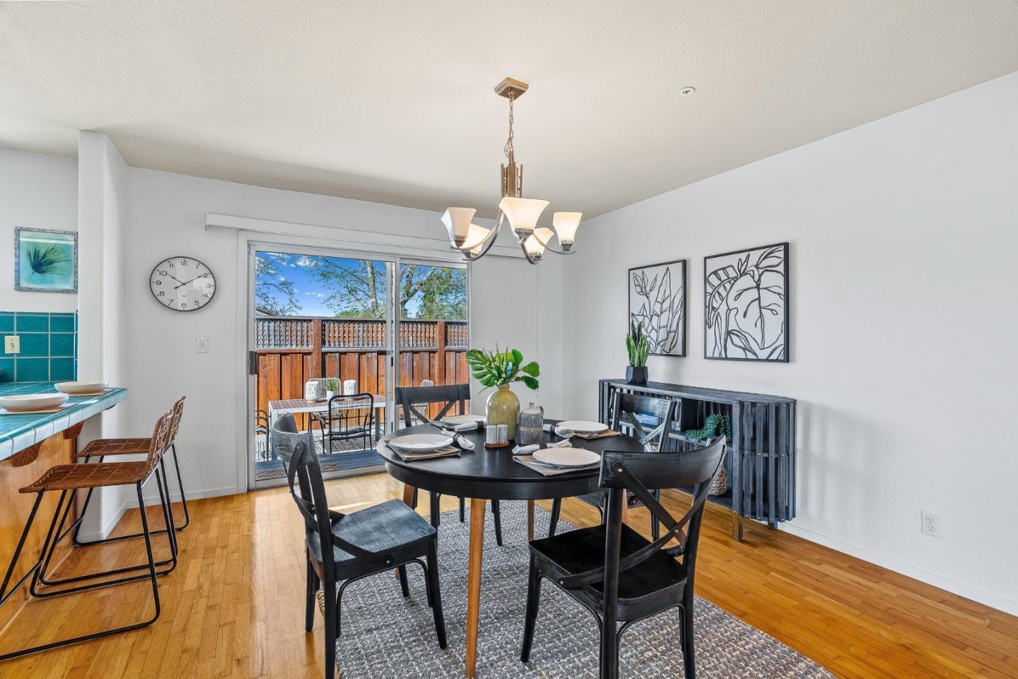 Detail Gallery Image 17 of 41 For 3715 Tranquility Ct, Santa Cruz,  CA 95062 - 3 Beds | 2/1 Baths