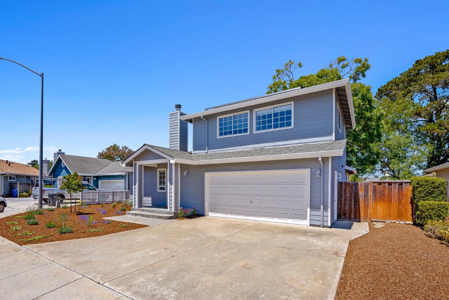 Detail Gallery Image 3 of 41 For 3715 Tranquility Ct, Santa Cruz,  CA 95062 - 3 Beds | 2/1 Baths