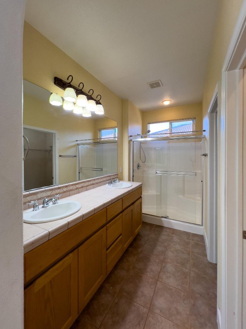 Detail Gallery Image 19 of 26 For 448 Tolman Way, Merced,  CA 95348 - 4 Beds | 2/1 Baths