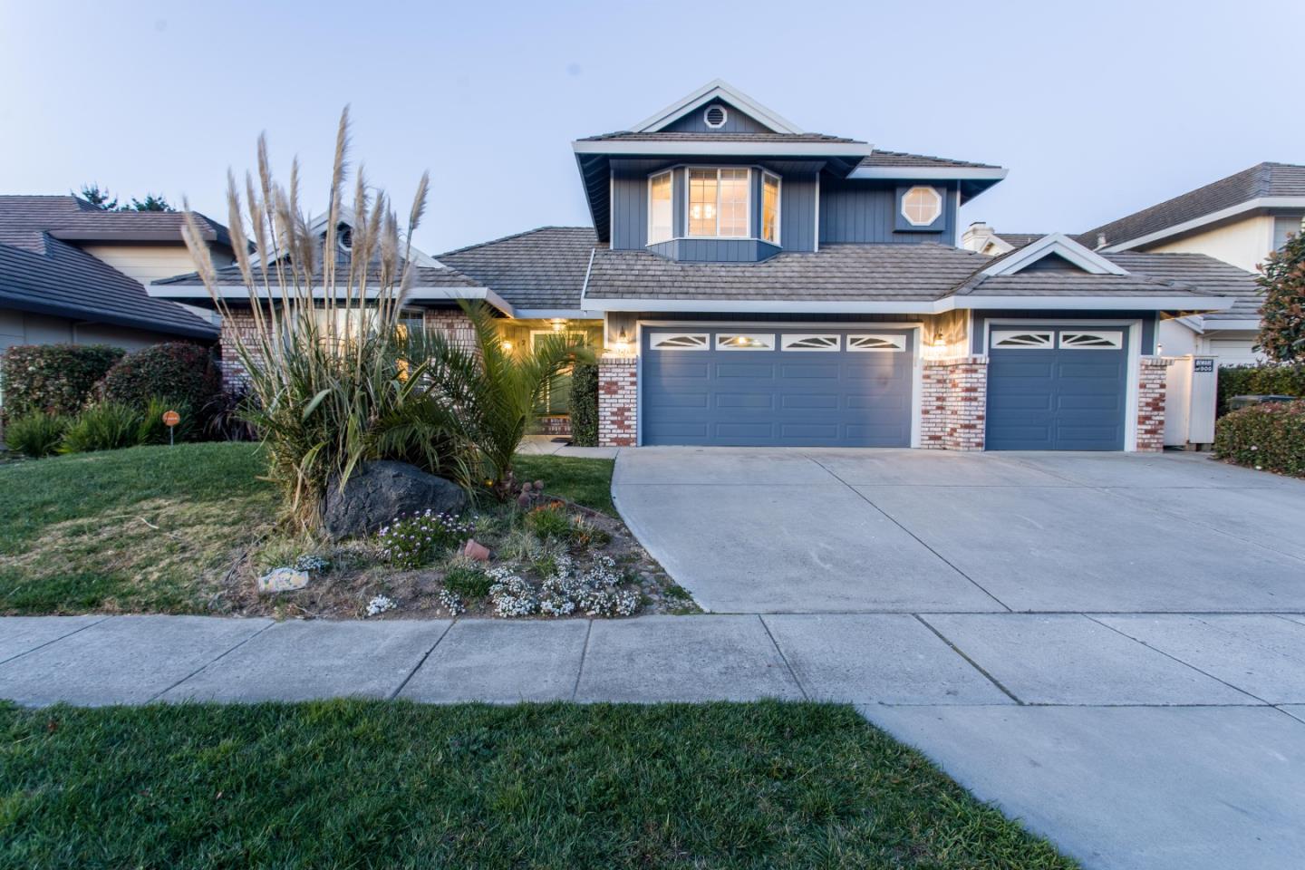 Detail Gallery Image 1 of 10 For 1612 Devonshire, Salinas,  CA 93906 - 4 Beds | 3 Baths