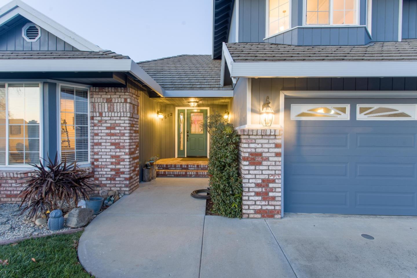 Detail Gallery Image 2 of 10 For 1612 Devonshire, Salinas,  CA 93906 - 4 Beds | 3 Baths