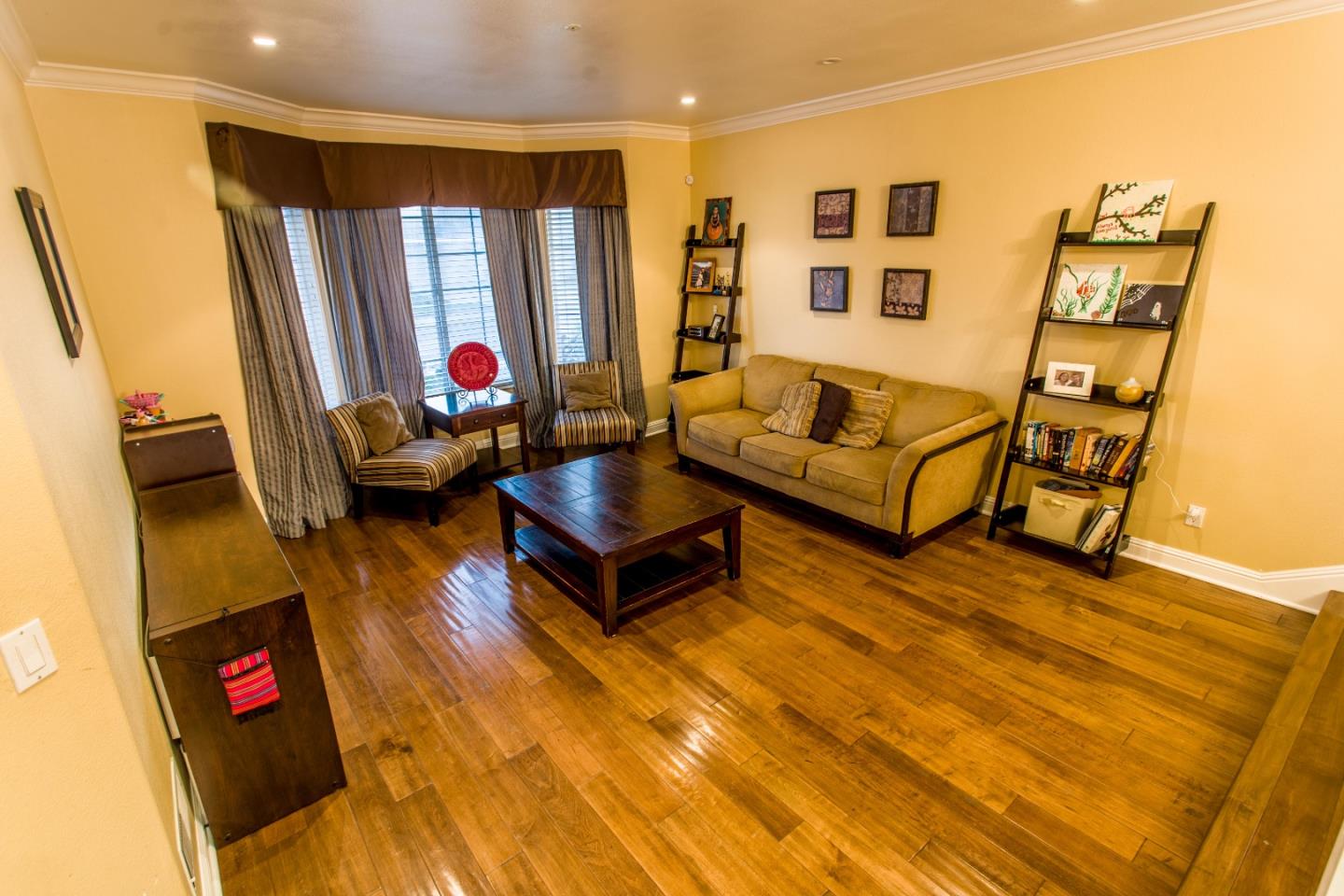 Detail Gallery Image 4 of 10 For 1612 Devonshire, Salinas,  CA 93906 - 4 Beds | 3 Baths