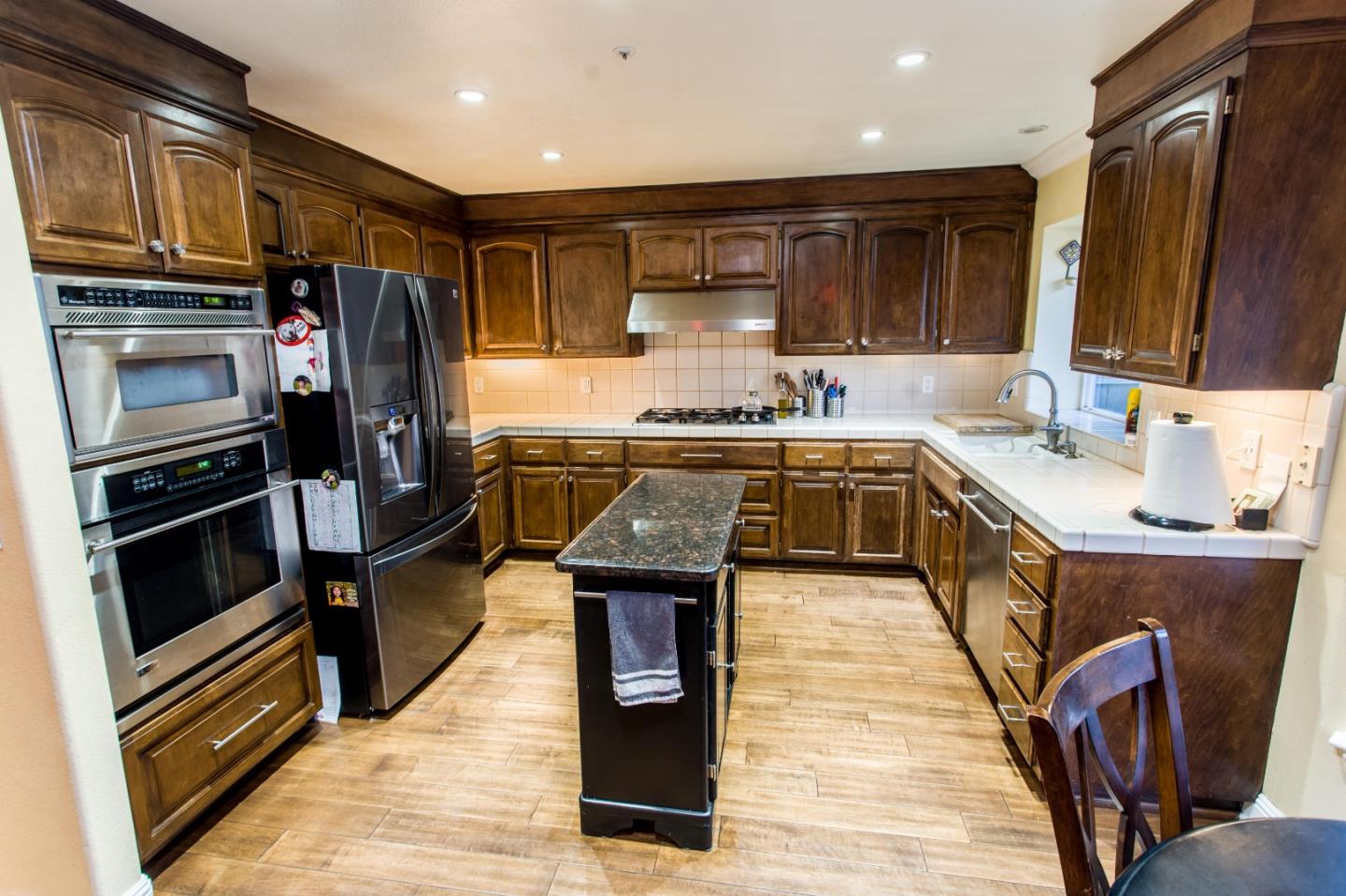 Detail Gallery Image 6 of 10 For 1612 Devonshire, Salinas,  CA 93906 - 4 Beds | 3 Baths