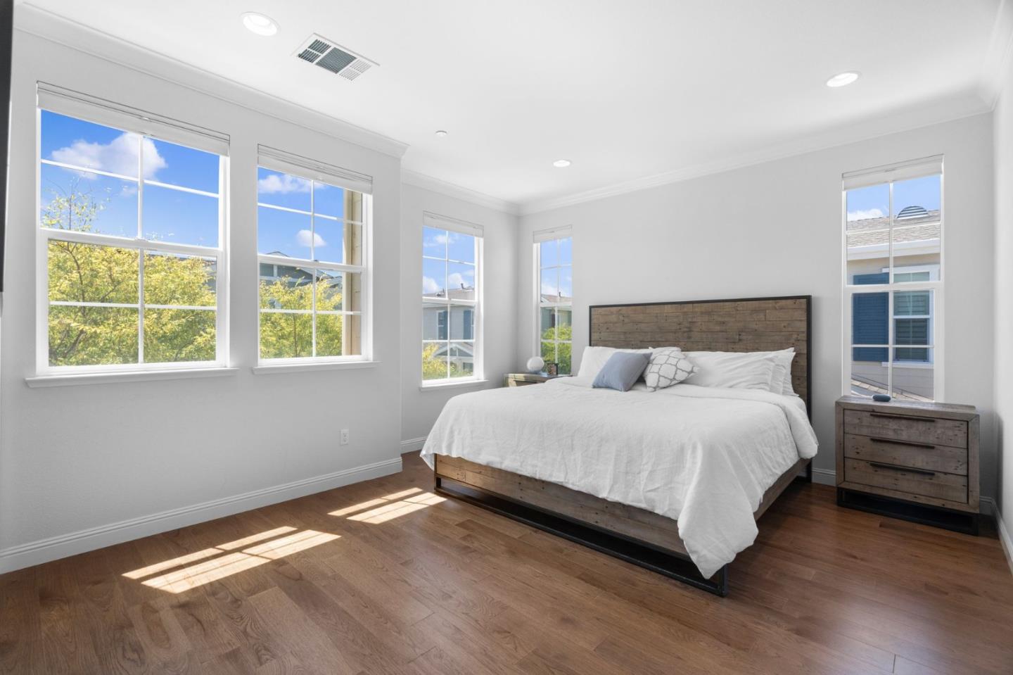Detail Gallery Image 16 of 36 For 641 Turnbuckle Dr #1701,  Redwood City,  CA 94063 - 2 Beds | 2/1 Baths