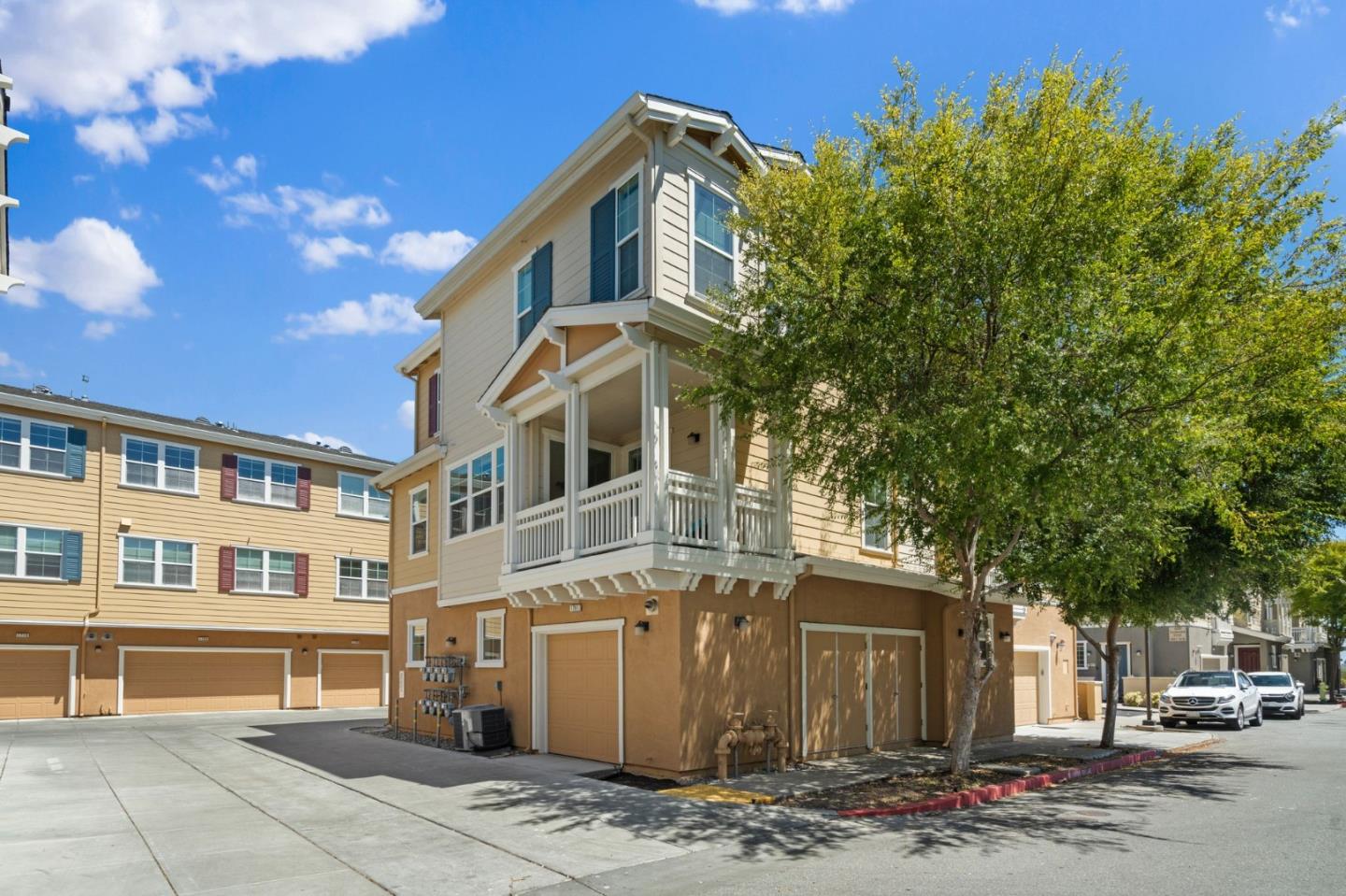 Detail Gallery Image 3 of 36 For 641 Turnbuckle Dr #1701,  Redwood City,  CA 94063 - 2 Beds | 2/1 Baths