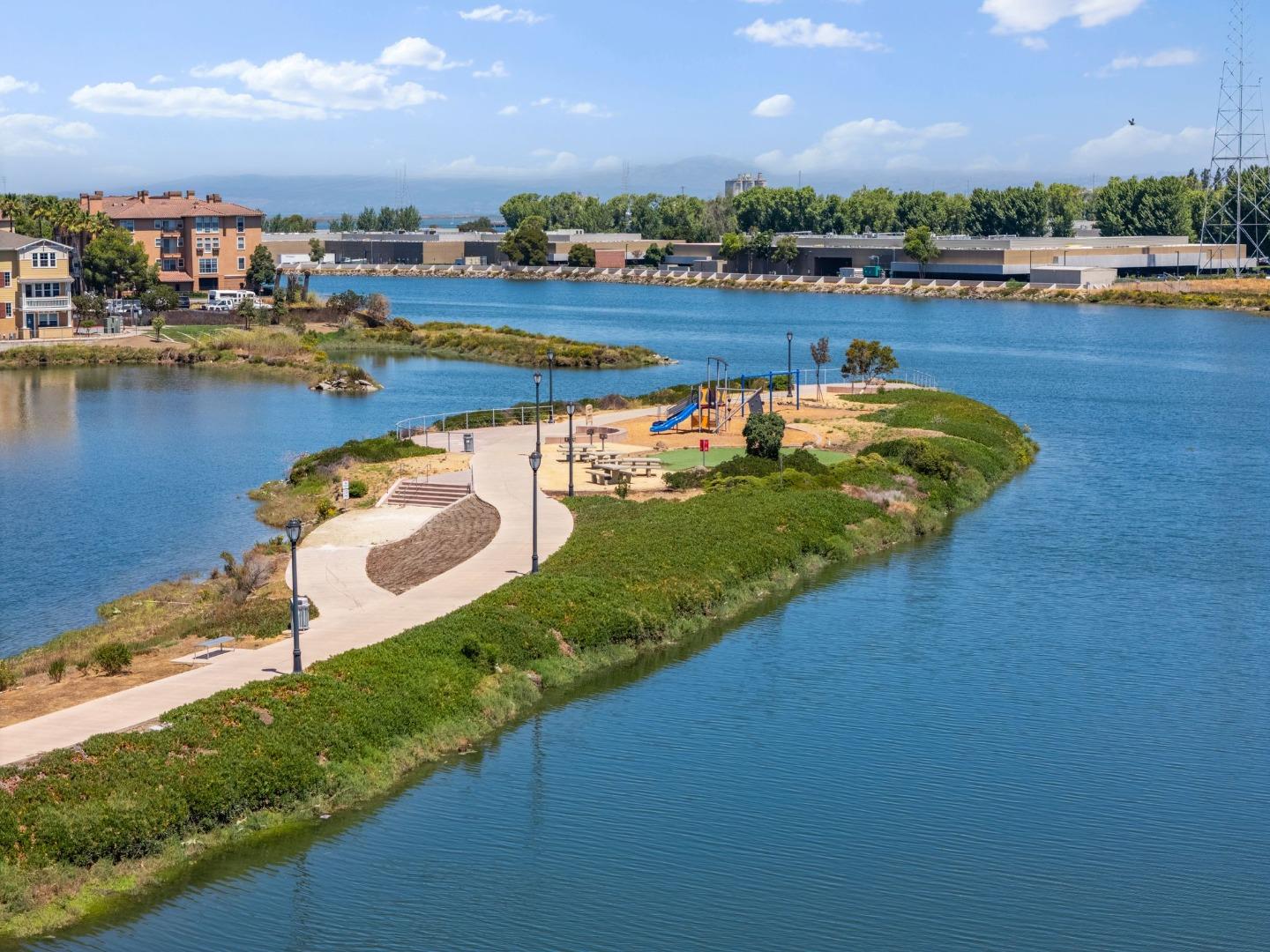 Detail Gallery Image 31 of 36 For 641 Turnbuckle Dr #1701,  Redwood City,  CA 94063 - 2 Beds | 2/1 Baths
