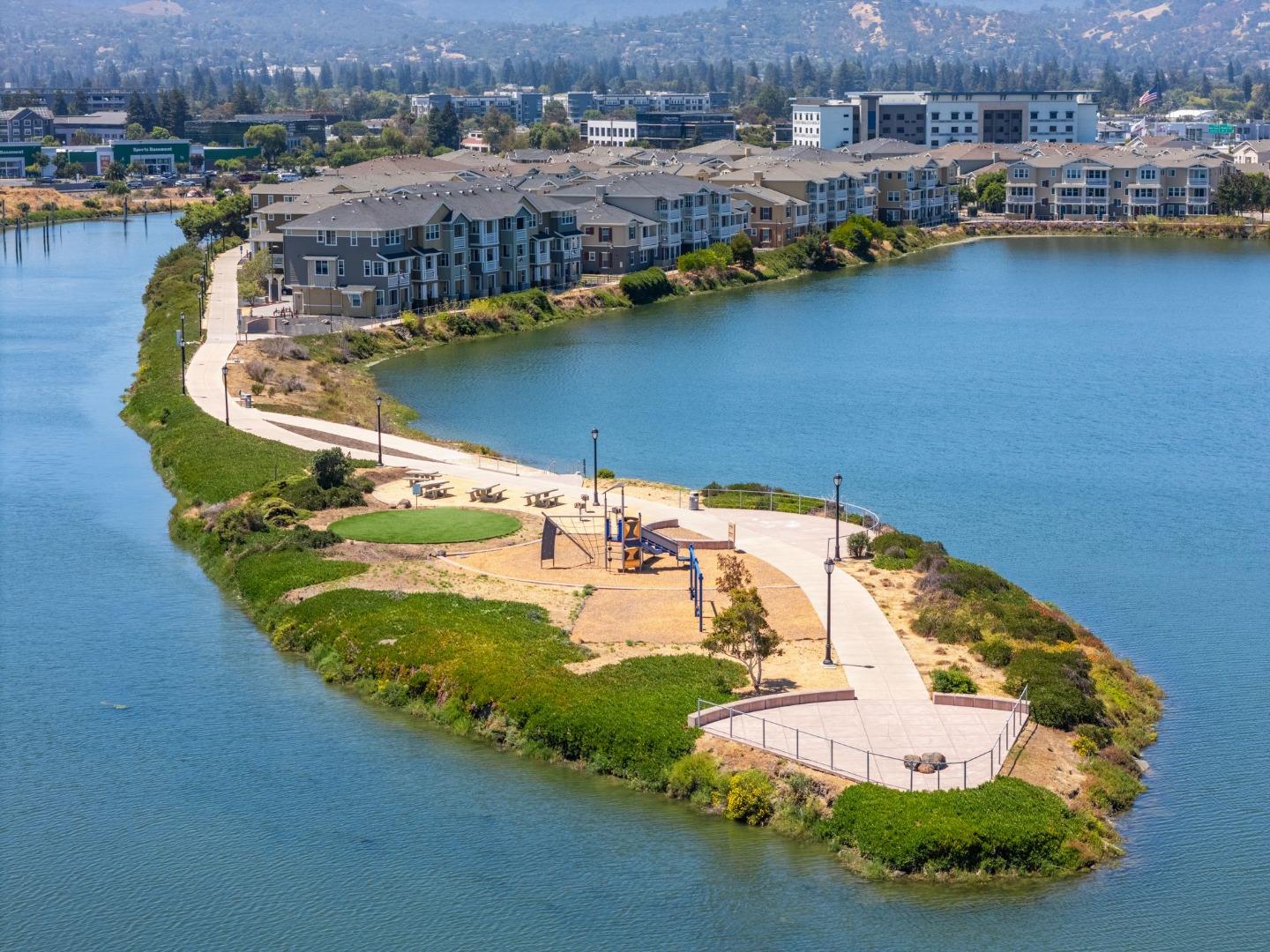 Detail Gallery Image 35 of 36 For 641 Turnbuckle Dr #1701,  Redwood City,  CA 94063 - 2 Beds | 2/1 Baths
