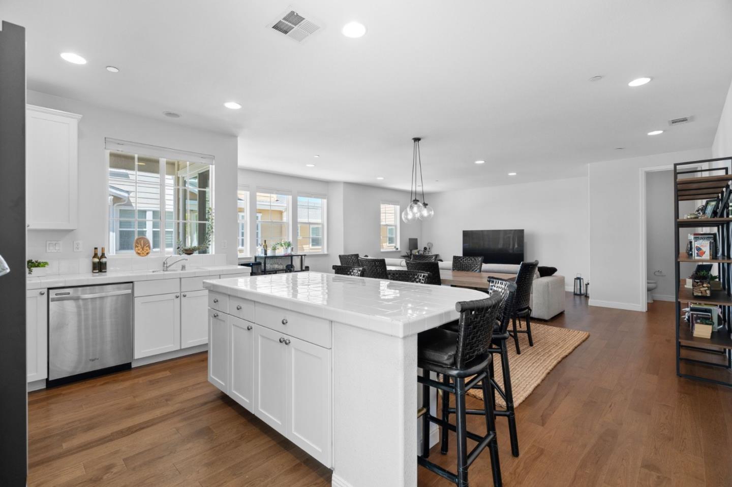Detail Gallery Image 7 of 36 For 641 Turnbuckle Dr #1701,  Redwood City,  CA 94063 - 2 Beds | 2/1 Baths