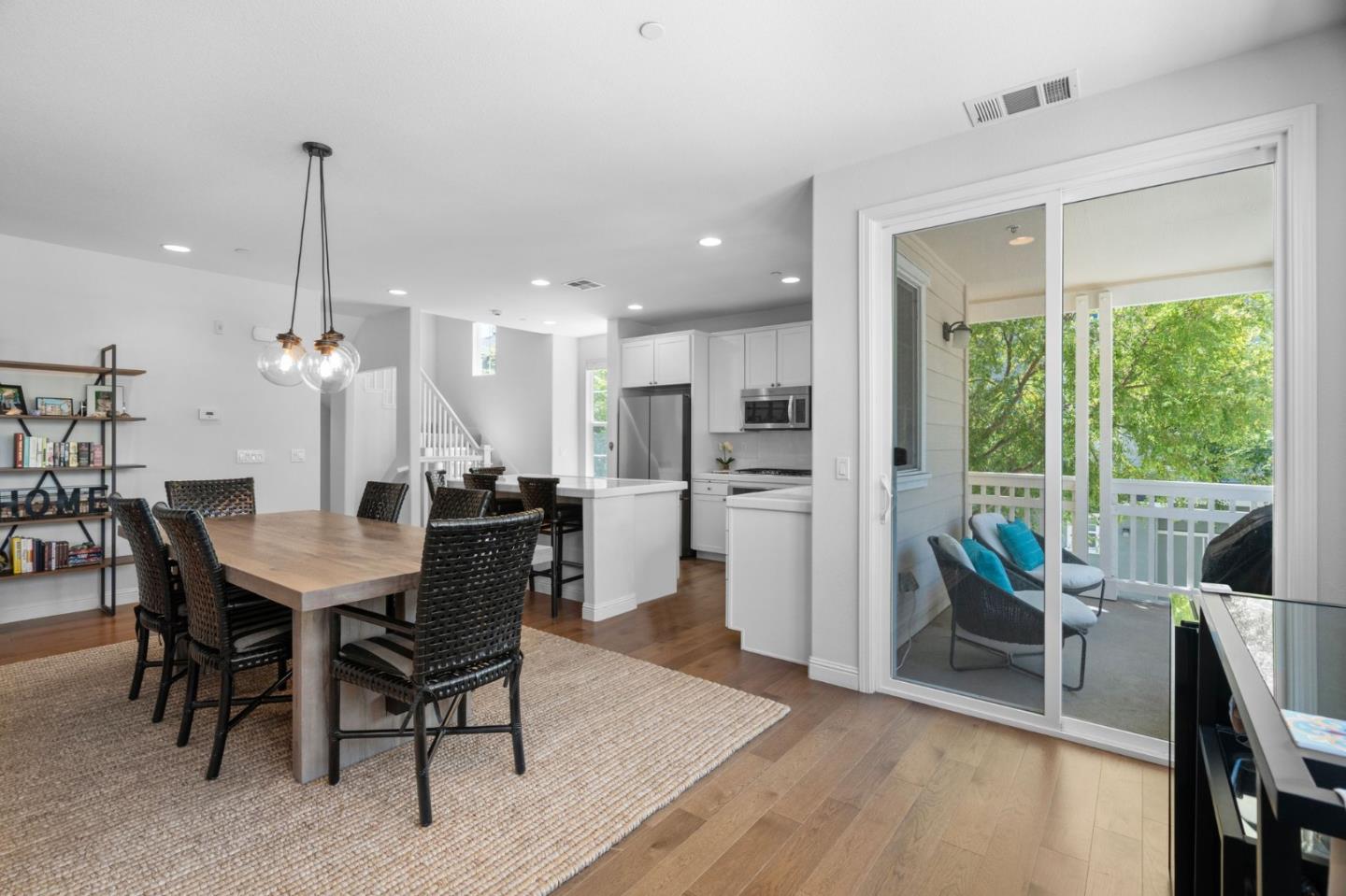 Detail Gallery Image 8 of 36 For 641 Turnbuckle Dr #1701,  Redwood City,  CA 94063 - 2 Beds | 2/1 Baths