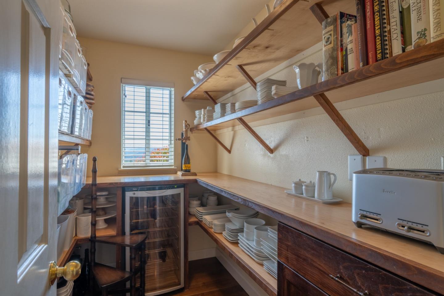 Detail Gallery Image 13 of 41 For 6 Huckleberry Ct, Monterey,  CA 93940 - 3 Beds | 2/1 Baths