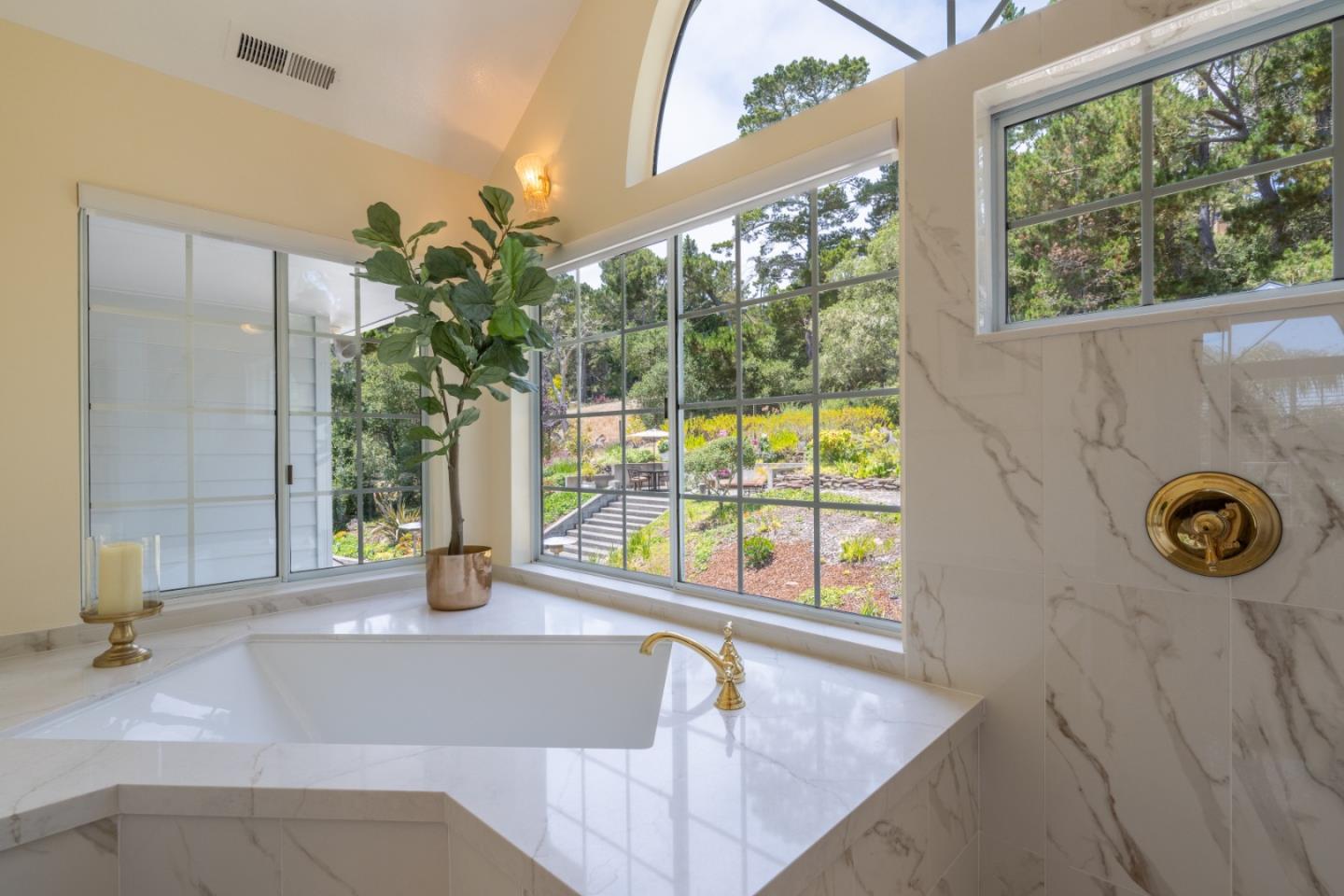 Detail Gallery Image 25 of 41 For 6 Huckleberry Ct, Monterey,  CA 93940 - 3 Beds | 2/1 Baths