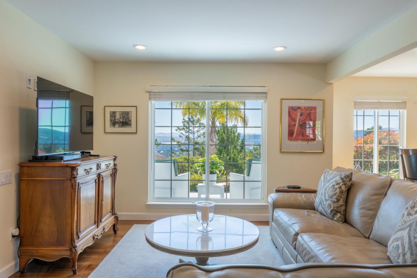 Detail Gallery Image 8 of 41 For 6 Huckleberry Ct, Monterey,  CA 93940 - 3 Beds | 2/1 Baths