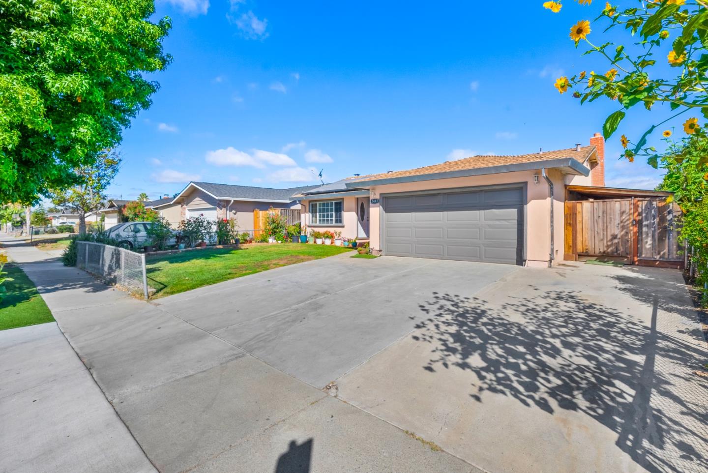 Detail Gallery Image 3 of 43 For 2493 Alfred Way, San Jose,  CA 95122 - 3 Beds | 2 Baths