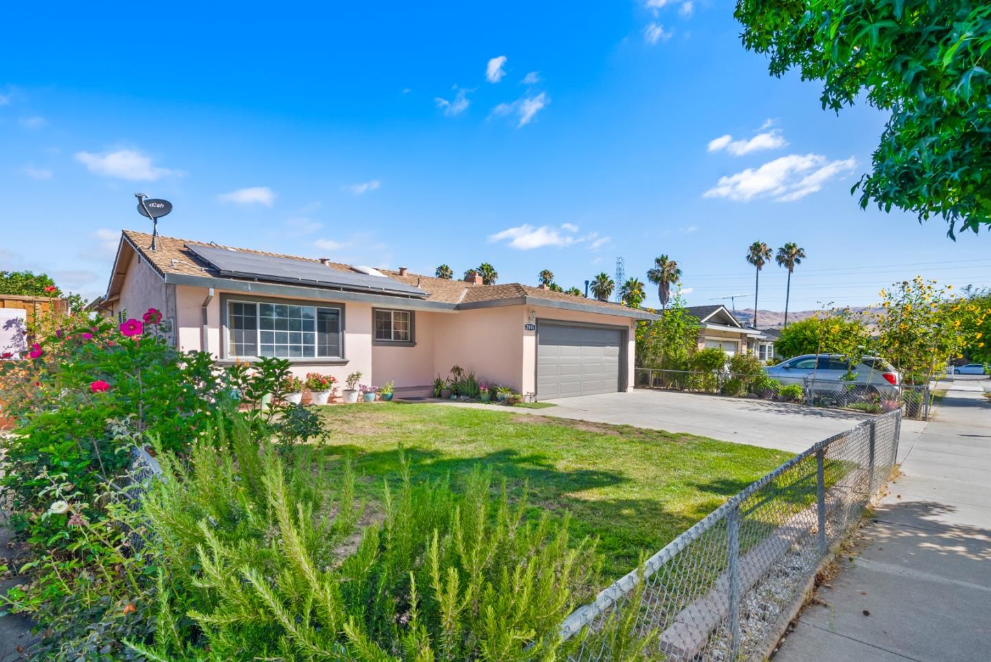 Detail Gallery Image 4 of 43 For 2493 Alfred Way, San Jose,  CA 95122 - 3 Beds | 2 Baths