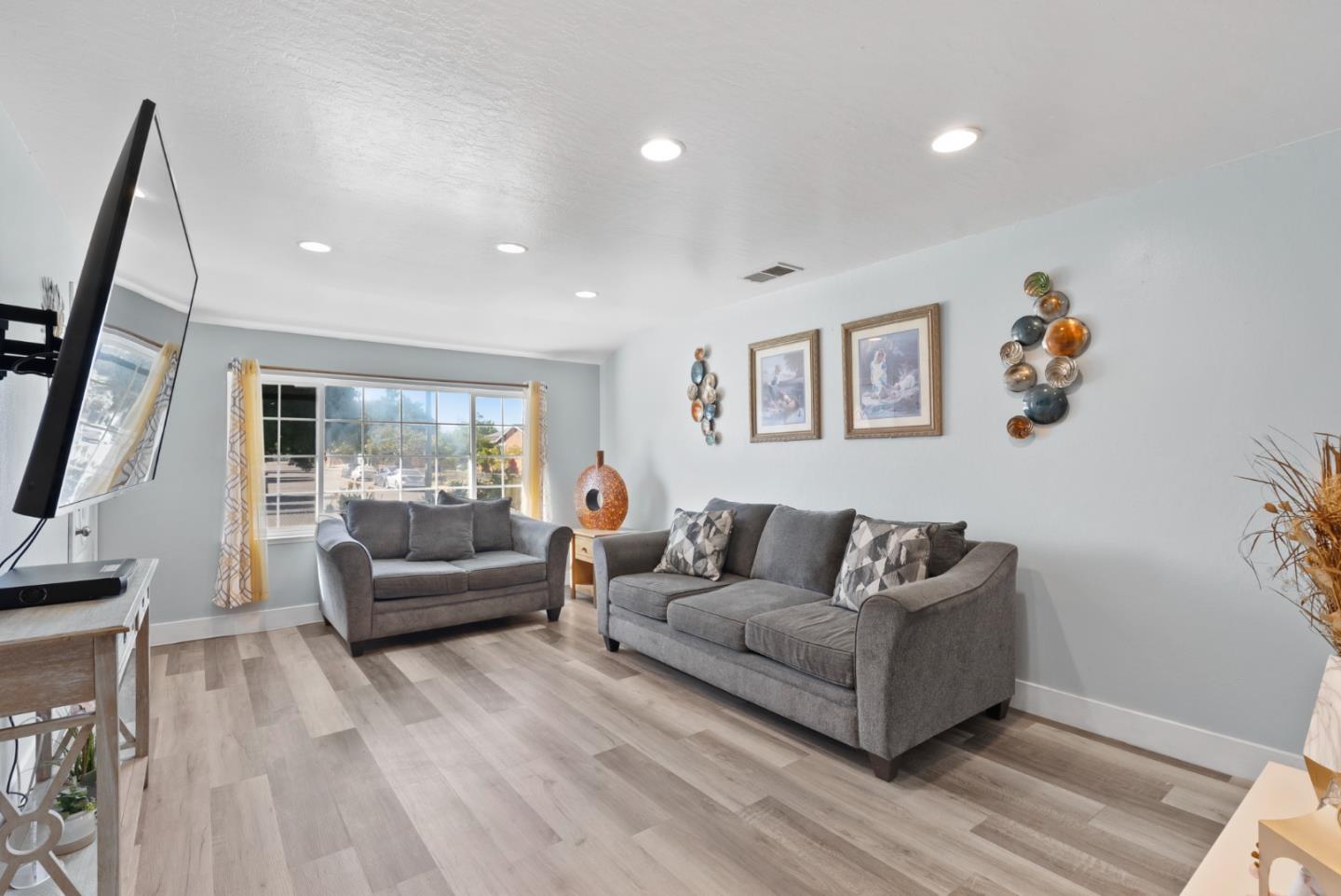 Detail Gallery Image 9 of 43 For 2493 Alfred Way, San Jose,  CA 95122 - 3 Beds | 2 Baths