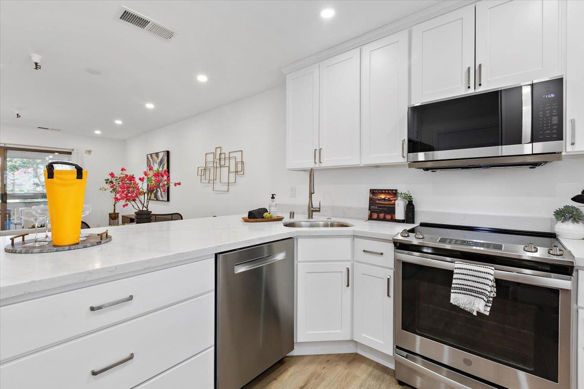 Detail Gallery Image 5 of 36 For 451 Alberto Way #D244,  Los Gatos,  CA 95032 - 2 Beds | 2 Baths
