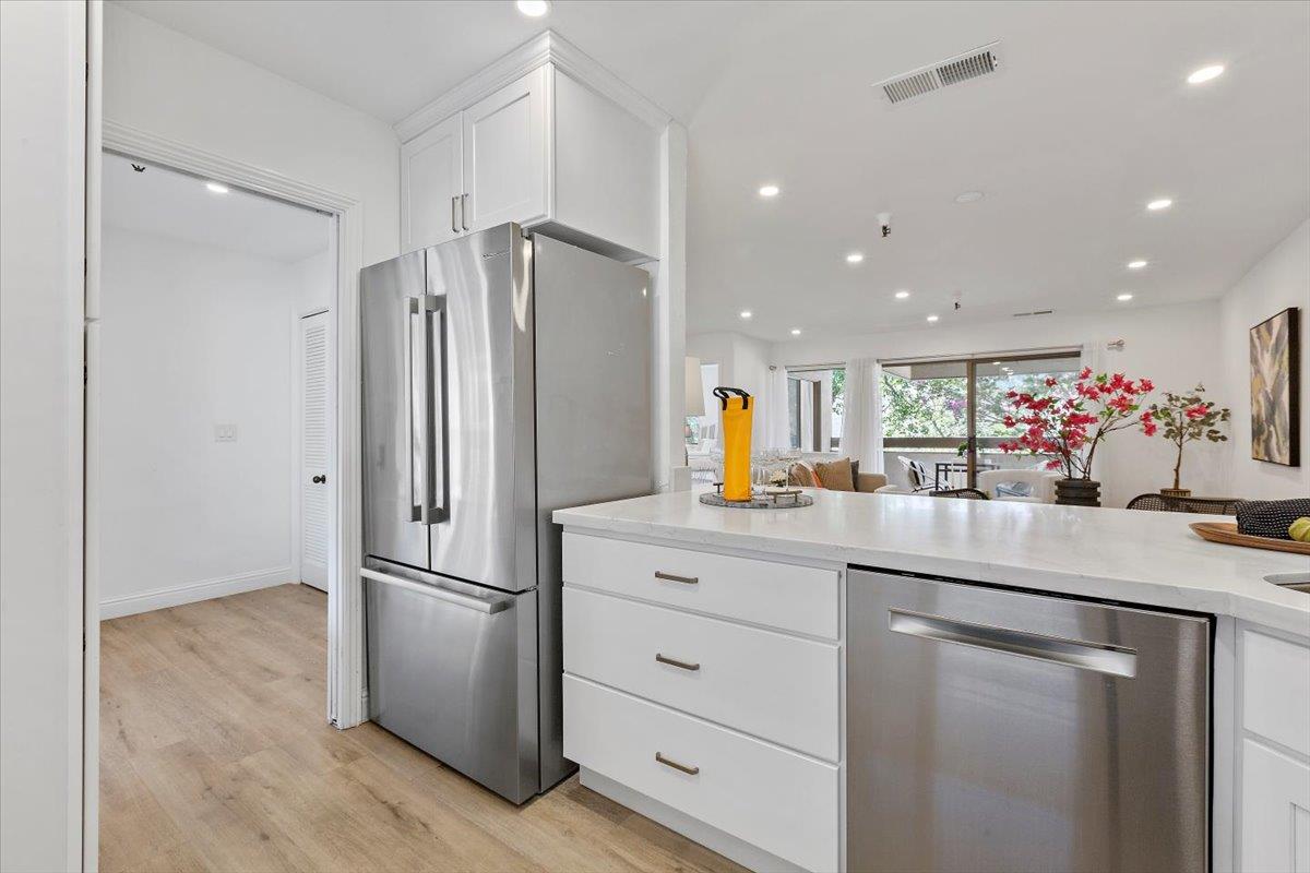 Detail Gallery Image 6 of 36 For 451 Alberto Way #D244,  Los Gatos,  CA 95032 - 2 Beds | 2 Baths