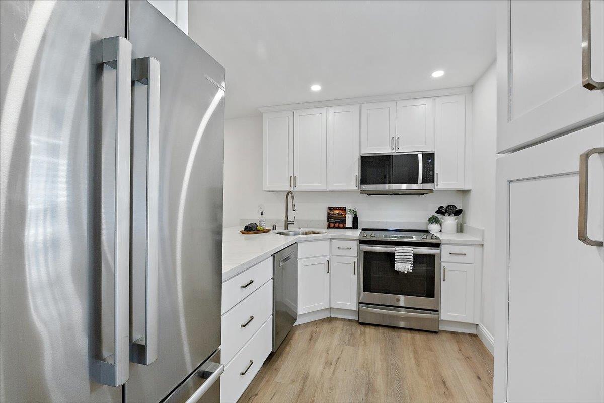 Detail Gallery Image 7 of 36 For 451 Alberto Way #D244,  Los Gatos,  CA 95032 - 2 Beds | 2 Baths