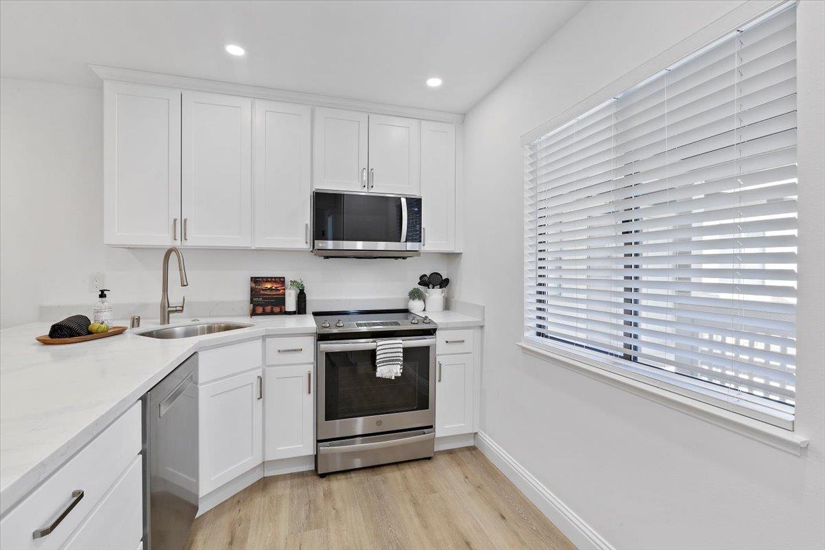 Detail Gallery Image 8 of 36 For 451 Alberto Way #D244,  Los Gatos,  CA 95032 - 2 Beds | 2 Baths