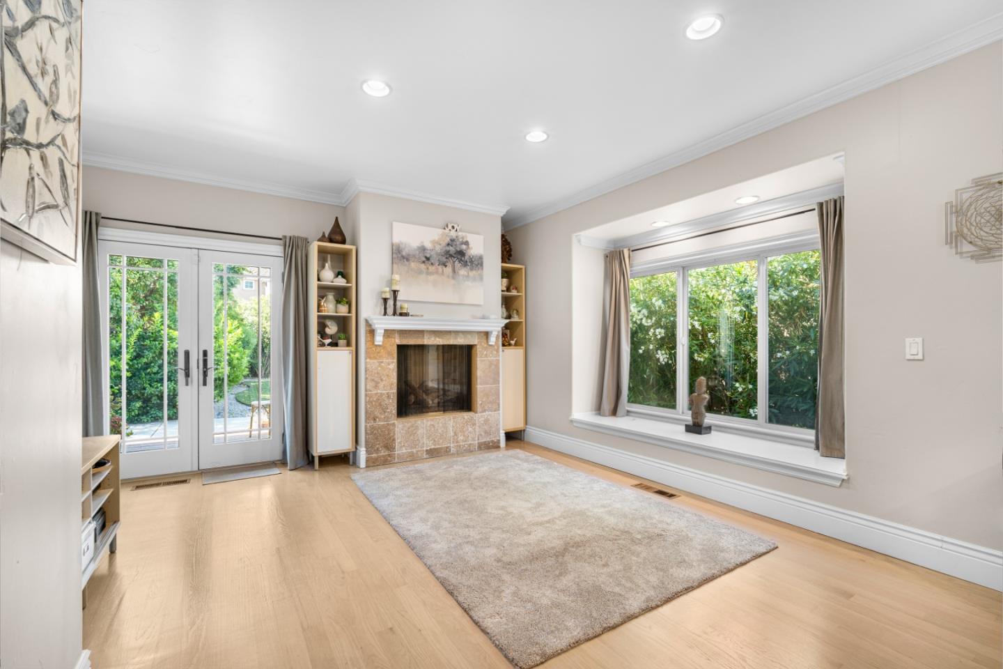 Detail Gallery Image 12 of 27 For 1951 Plymouth, Mountain View,  CA 94043 - 4 Beds | 3 Baths