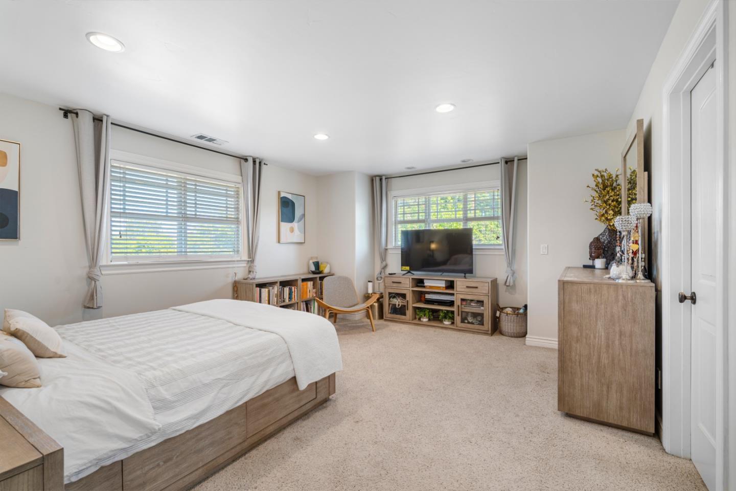 Detail Gallery Image 20 of 27 For 1951 Plymouth, Mountain View,  CA 94043 - 4 Beds | 3 Baths