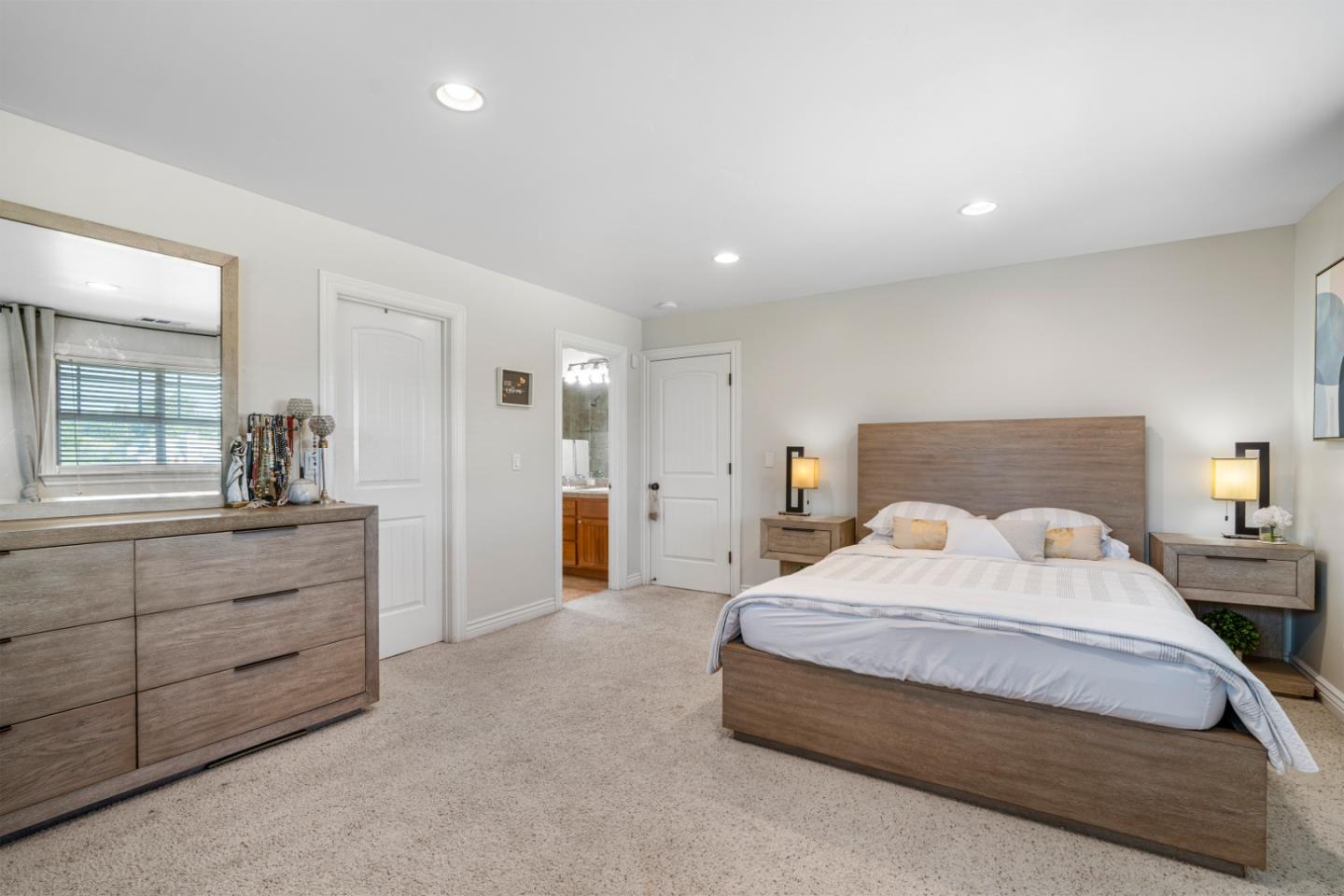 Detail Gallery Image 21 of 27 For 1951 Plymouth, Mountain View,  CA 94043 - 4 Beds | 3 Baths