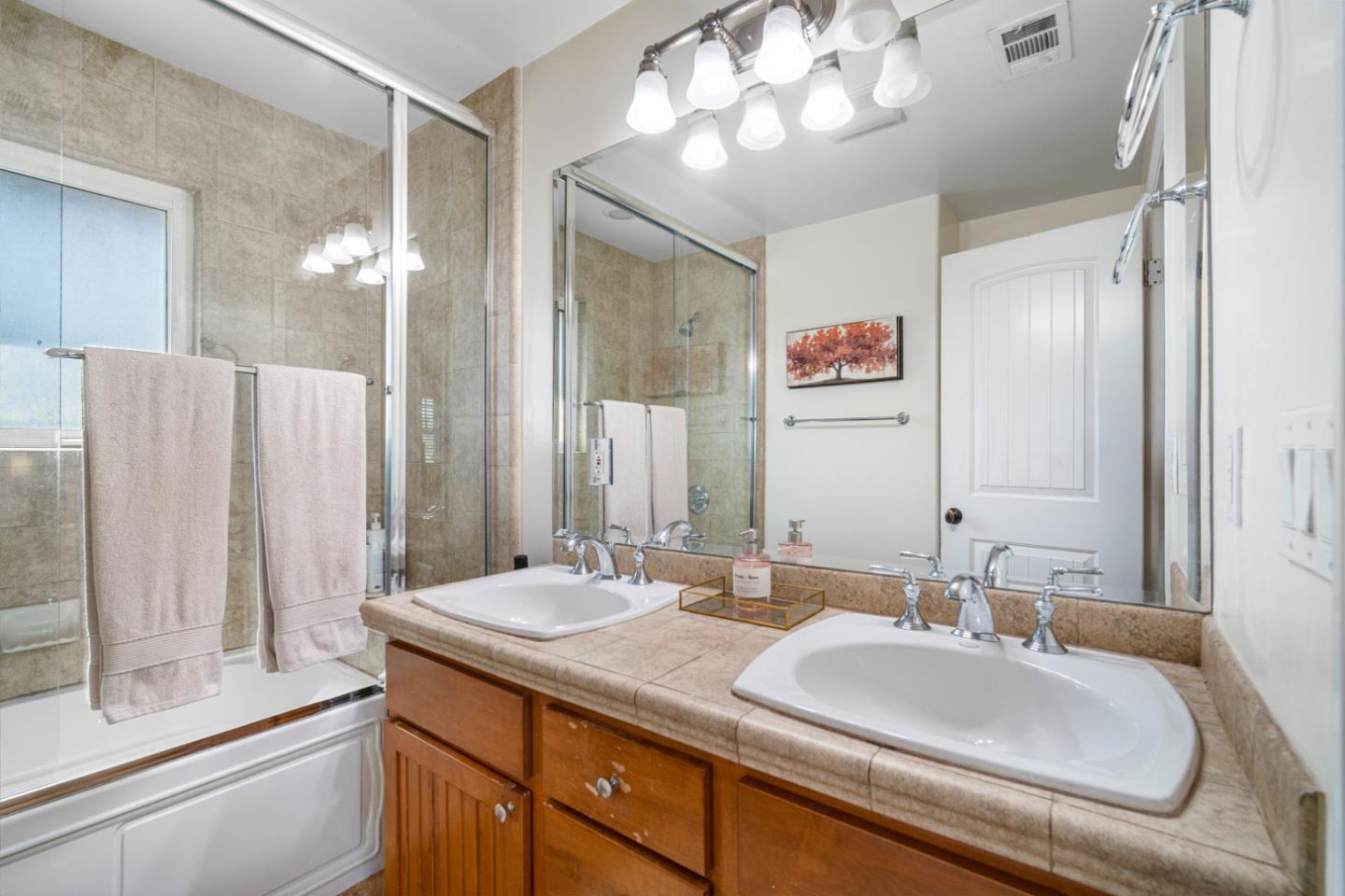 Detail Gallery Image 22 of 27 For 1951 Plymouth, Mountain View,  CA 94043 - 4 Beds | 3 Baths