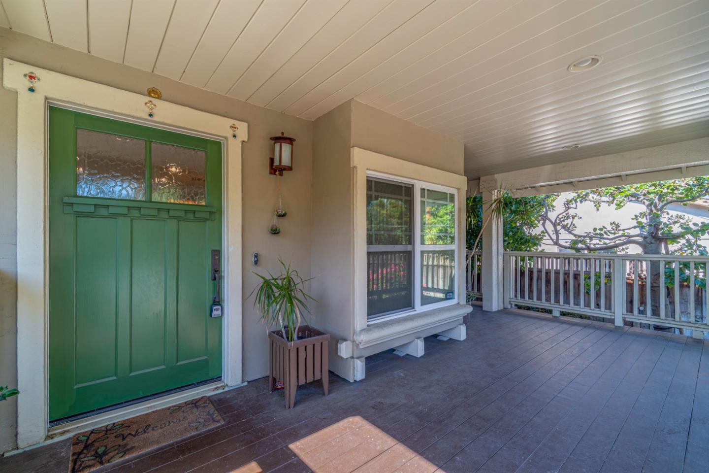 Detail Gallery Image 3 of 27 For 1951 Plymouth, Mountain View,  CA 94043 - 4 Beds | 3 Baths