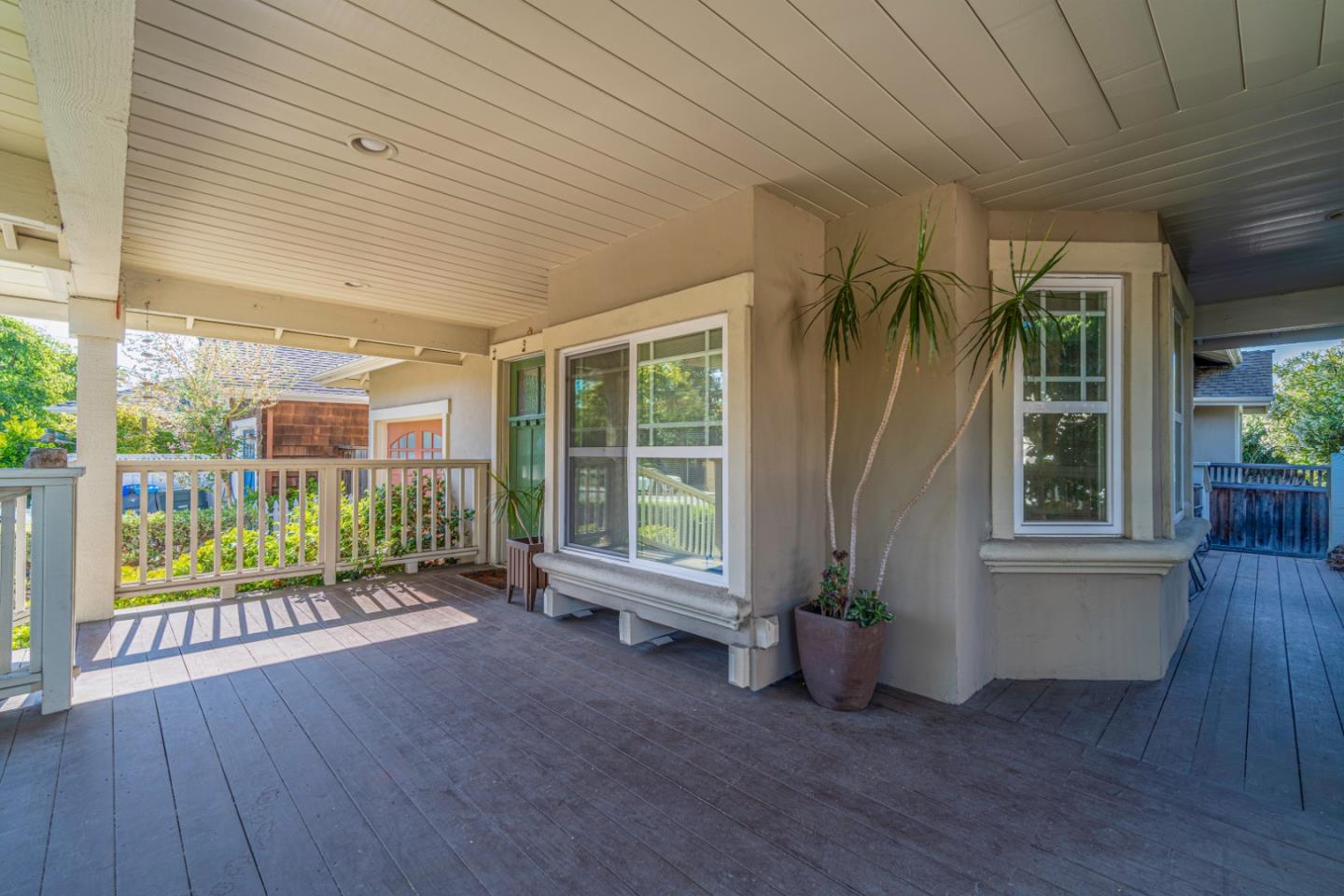 Detail Gallery Image 4 of 27 For 1951 Plymouth, Mountain View,  CA 94043 - 4 Beds | 3 Baths