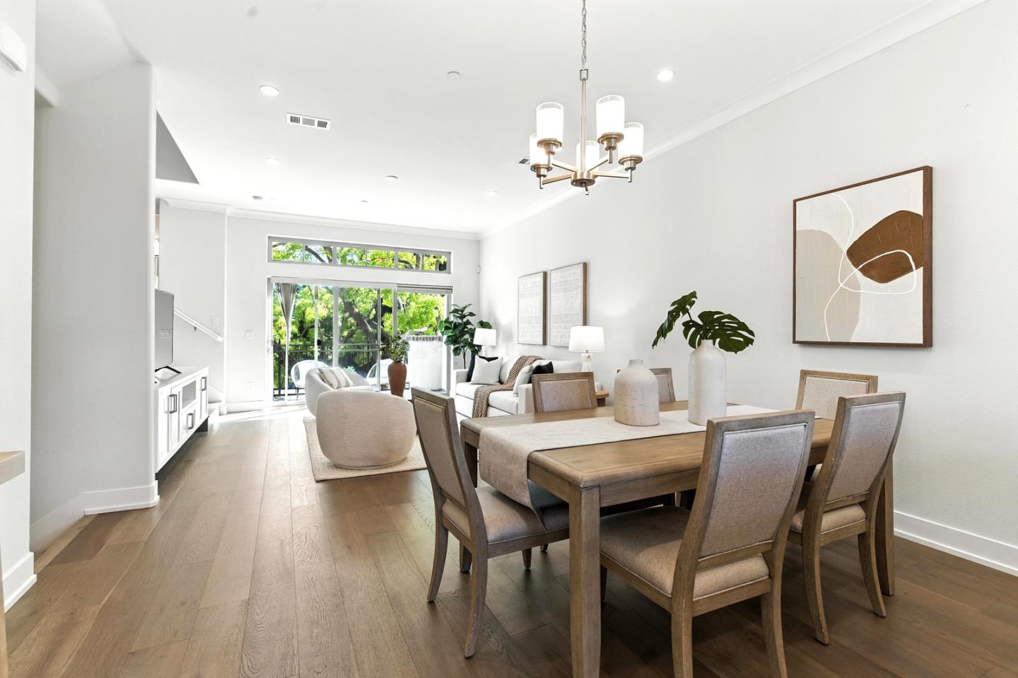 Detail Gallery Image 10 of 53 For 2014 W Middlefield Rd, Mountain View,  CA 94043 - 2 Beds | 2/1 Baths