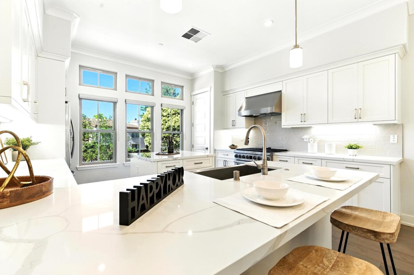 Detail Gallery Image 12 of 53 For 2014 W Middlefield Rd, Mountain View,  CA 94043 - 2 Beds | 2/1 Baths