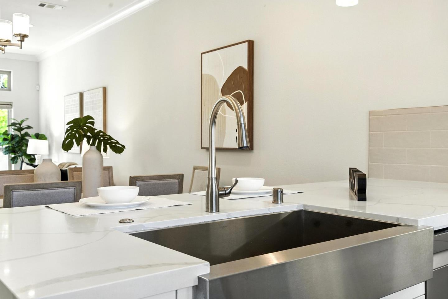 Detail Gallery Image 14 of 53 For 2014 W Middlefield Rd, Mountain View,  CA 94043 - 2 Beds | 2/1 Baths