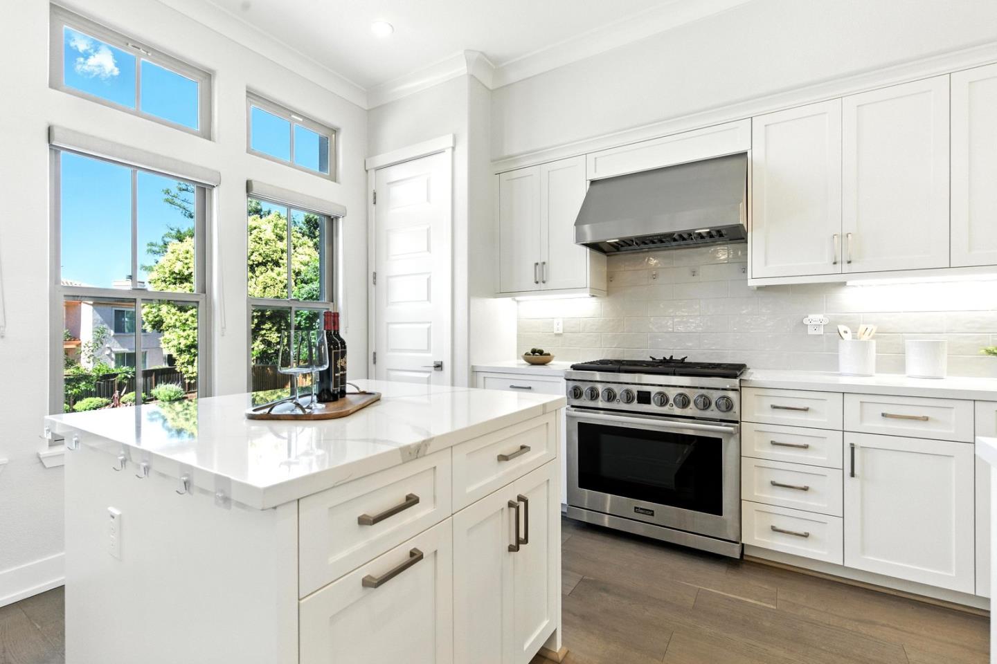 Detail Gallery Image 17 of 53 For 2014 W Middlefield Rd, Mountain View,  CA 94043 - 2 Beds | 2/1 Baths