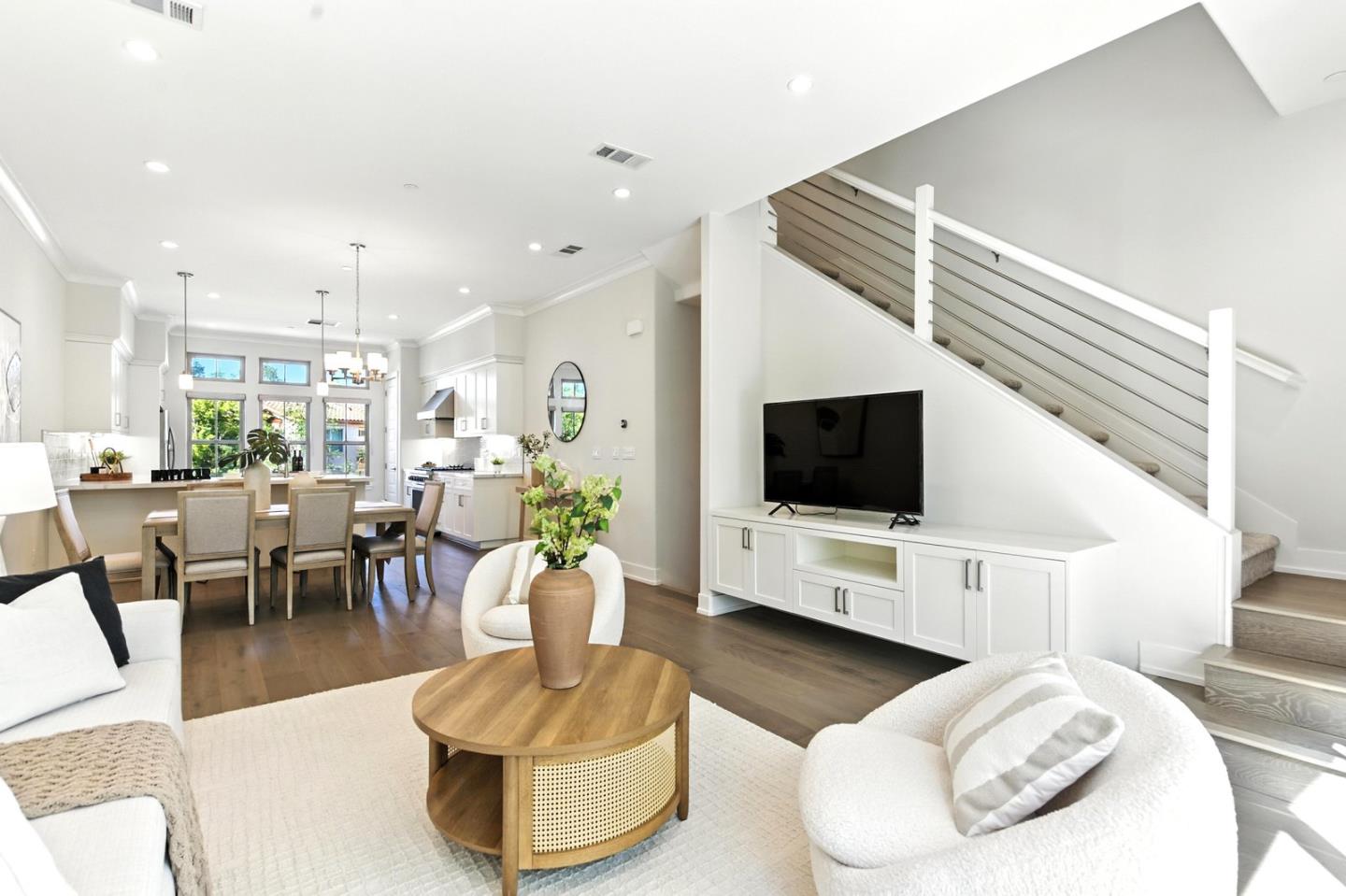 Detail Gallery Image 23 of 53 For 2014 W Middlefield Rd, Mountain View,  CA 94043 - 2 Beds | 2/1 Baths