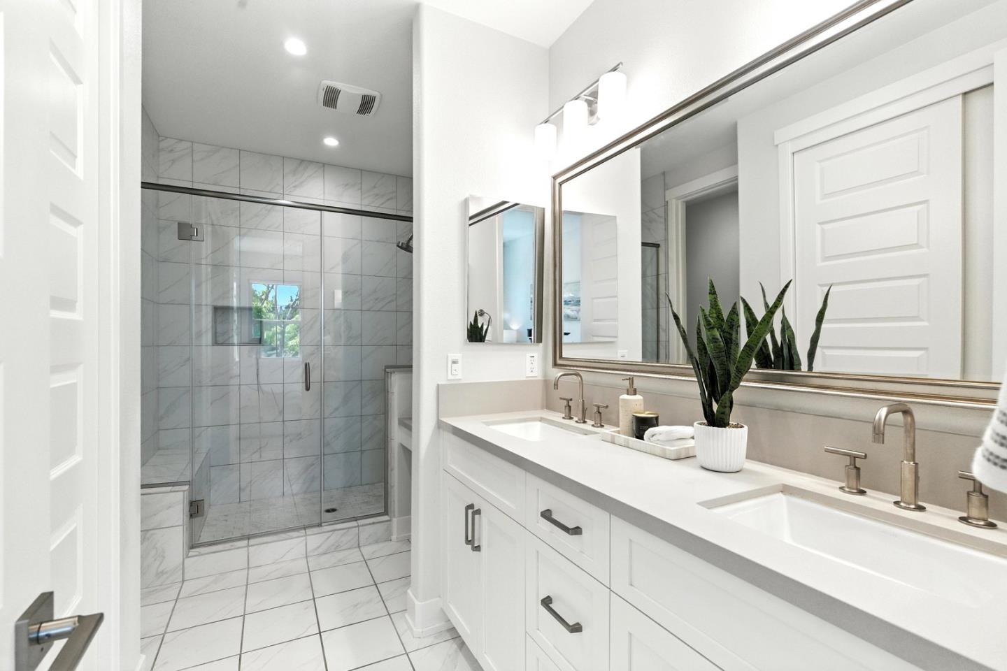 Detail Gallery Image 30 of 53 For 2014 W Middlefield Rd, Mountain View,  CA 94043 - 2 Beds | 2/1 Baths