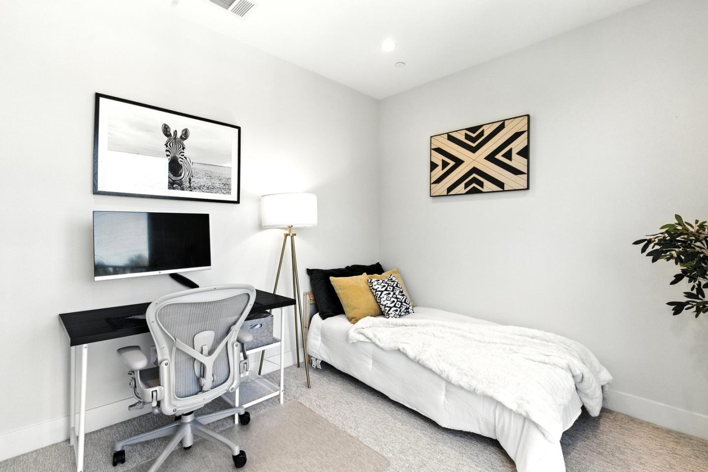 Detail Gallery Image 32 of 53 For 2014 W Middlefield Rd, Mountain View,  CA 94043 - 2 Beds | 2/1 Baths