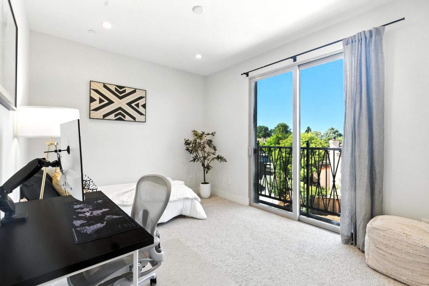 Detail Gallery Image 34 of 53 For 2014 W Middlefield Rd, Mountain View,  CA 94043 - 2 Beds | 2/1 Baths
