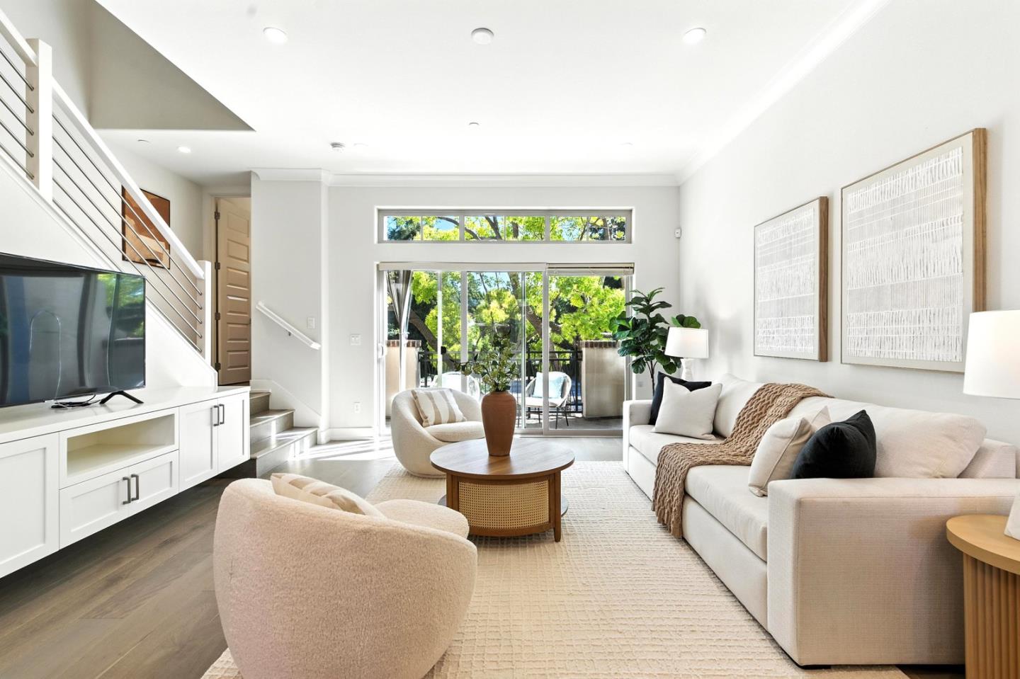 Detail Gallery Image 4 of 53 For 2014 W Middlefield Rd, Mountain View,  CA 94043 - 2 Beds | 2/1 Baths