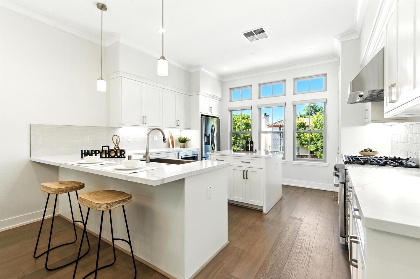 Detail Gallery Image 6 of 53 For 2014 W Middlefield Rd, Mountain View,  CA 94043 - 2 Beds | 2/1 Baths