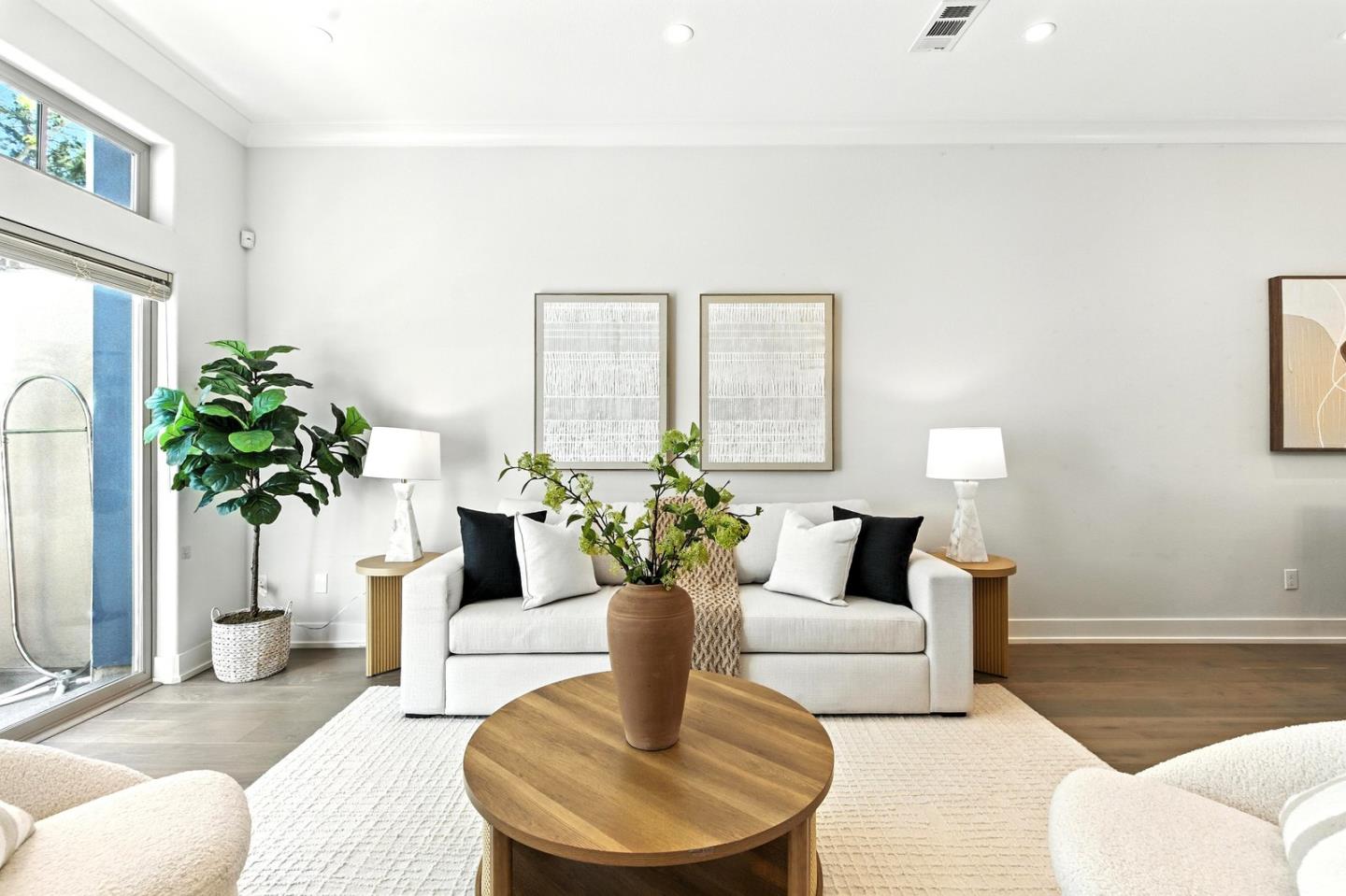 Detail Gallery Image 7 of 53 For 2014 W Middlefield Rd, Mountain View,  CA 94043 - 2 Beds | 2/1 Baths