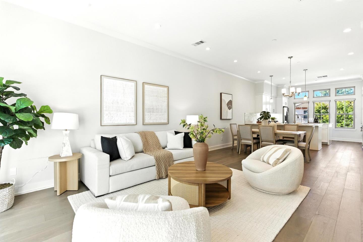 Detail Gallery Image 8 of 53 For 2014 W Middlefield Rd, Mountain View,  CA 94043 - 2 Beds | 2/1 Baths