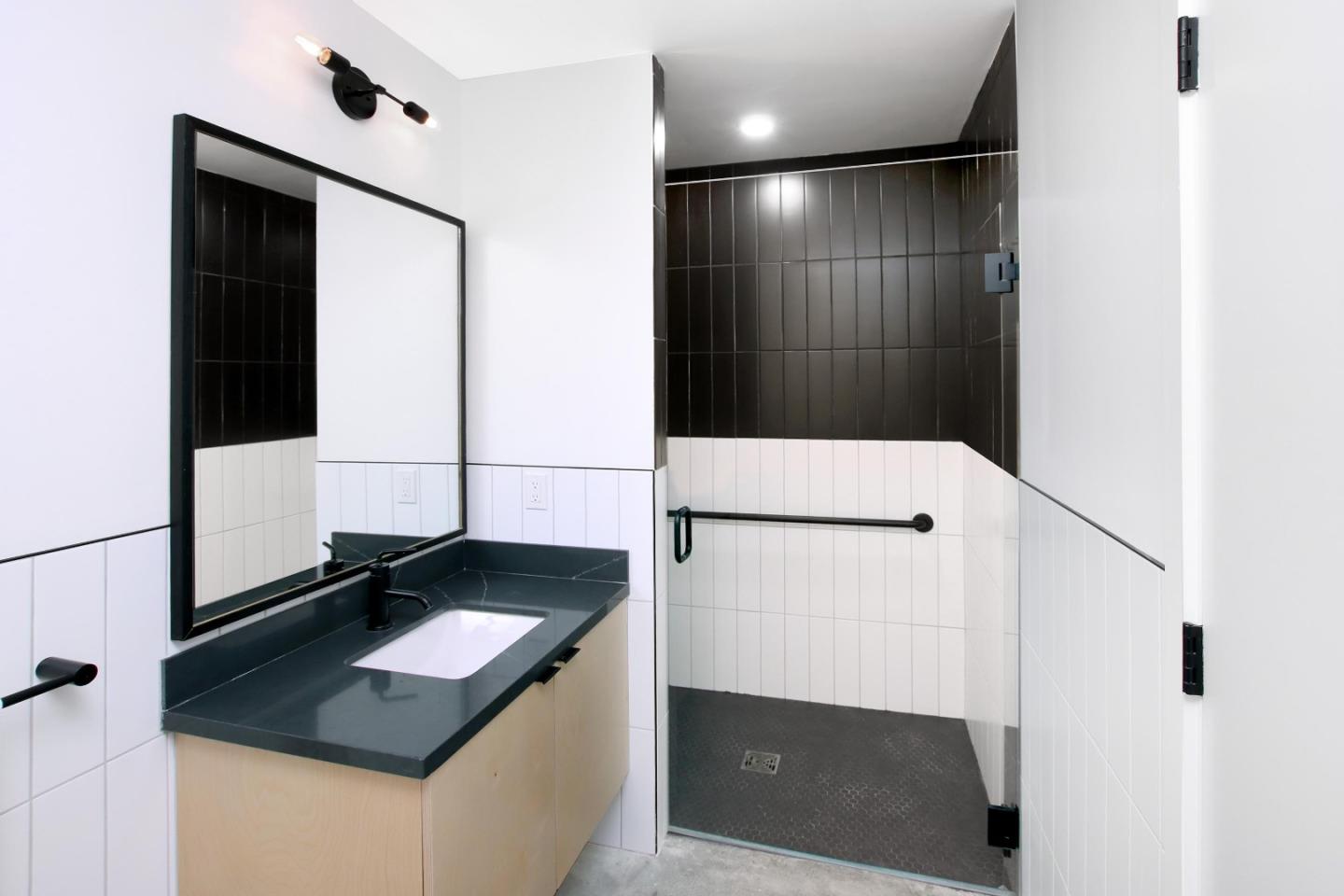 Detail Gallery Image 11 of 47 For 202 Panetta Ave #4,  Santa Cruz,  CA 95060 - 1 Beds | 2/1 Baths